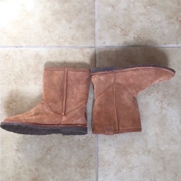 EMU Brown Australia Sheepskin Boots NWOT - Picture 3 of 4